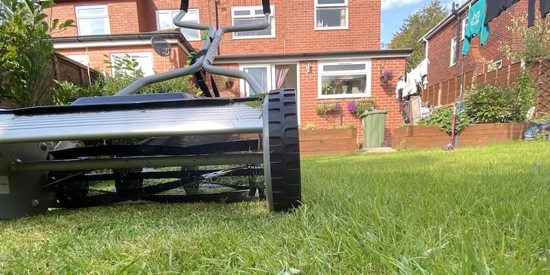 https://www.pyracantha.co.uk/wp-content/uploads/2020/04/Testing-the-best-cylinder-mowers-to-see-how-well-they-cut-and-handle-uneven-lawns.jpg