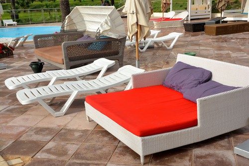 Garden day beds and sun lounger comparisons