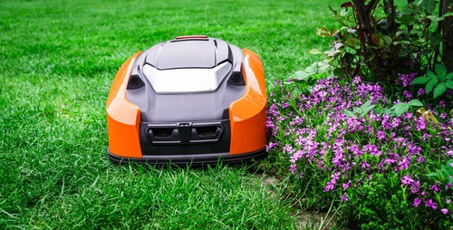 Robot lawn mower cutting right to the edge of the lawn