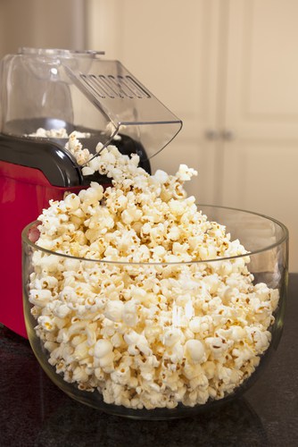 Electric popcorn maker being tested for the review