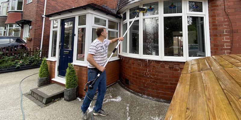 Window cleaning tips - DIY Water Fed Pole Brush 